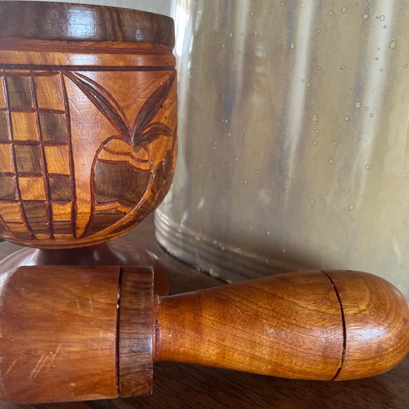 Mortar and pestle set in wood. Carved decorated, great grinding flavor. - Picture 3 of 11